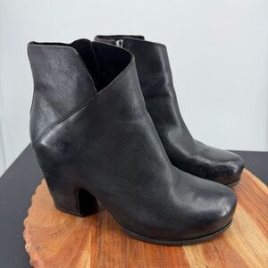 Kork-Ease Seeley platform bootie in black full-grain leather sz 8.5
